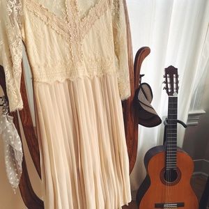 Böhme tea-length ivory dress w/Lace bust